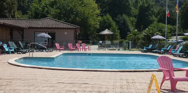 Camping Le Moulin De Surier : piscine